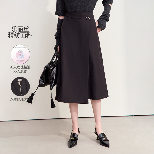 11740561.春款通勤风金属玫瑰装饰半身裙女搭片裙子时尚不规则A字裙