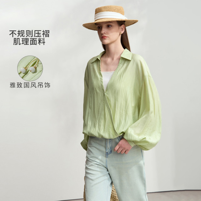 11740564.2025春款通勤V领吊饰雪纺衫女灯笼袖宽松休闲上衣时尚衬衫