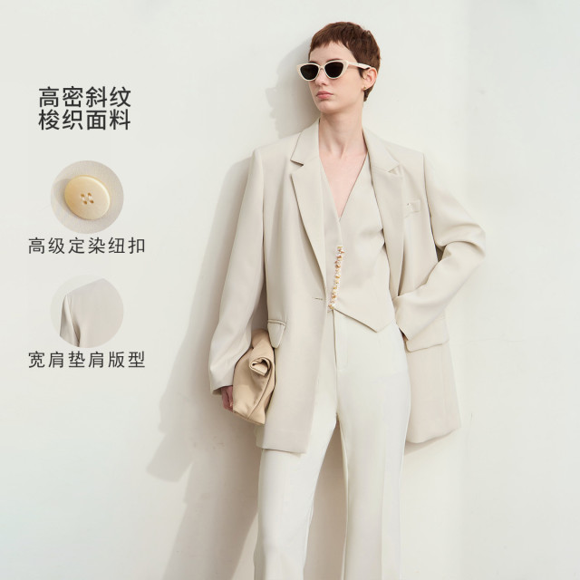 11740598.秋款时尚通勤翻驳领一粒扣门襟宽肩西装女西服职业正装