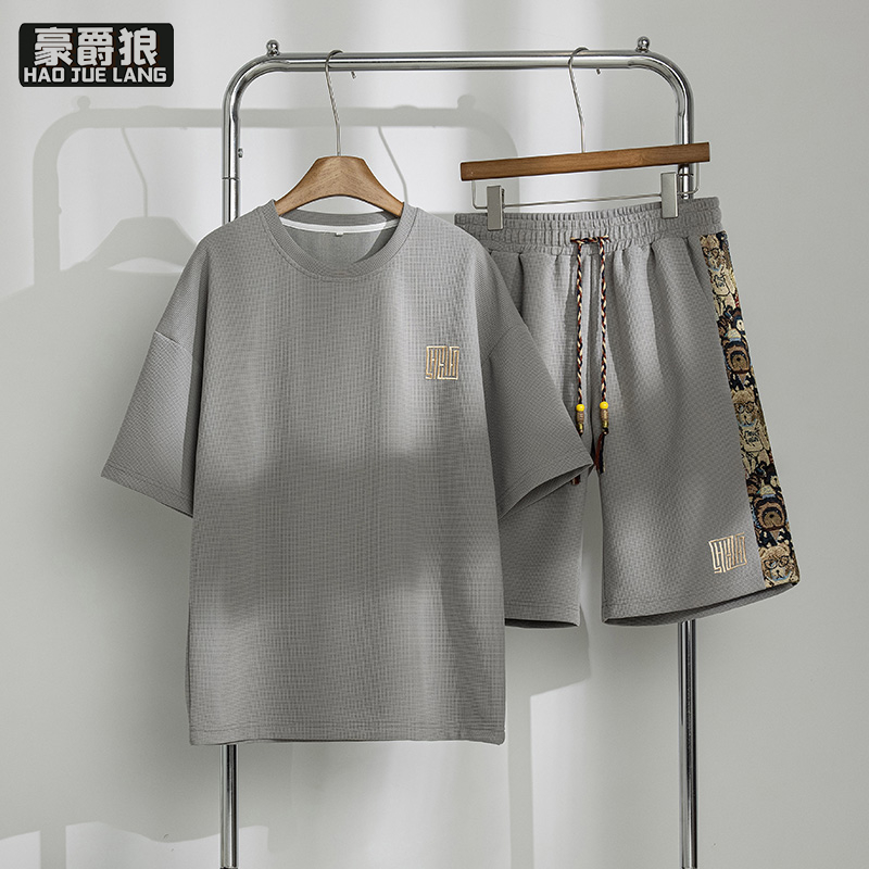 11739334.国风潮牌刺绣半袖T恤休闲套装男士夏季冰丝短袖短裤男款运动两件