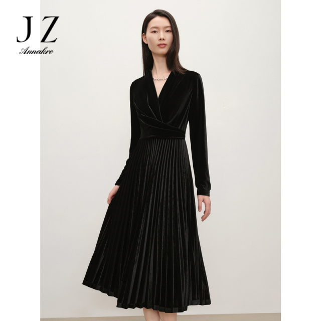 11794898.玖姿安娜蔻艺术感丝绒交叠褶皱修身轻礼服连衣裙女装2024秋季新款