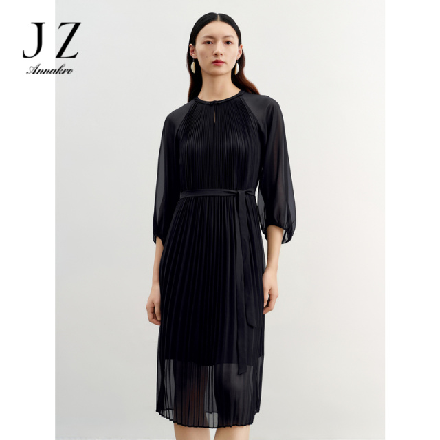 11796034.玖姿安娜蔻雅致三宅风雪纺长袖压褶腰带显瘦连衣裙女2024春季新款