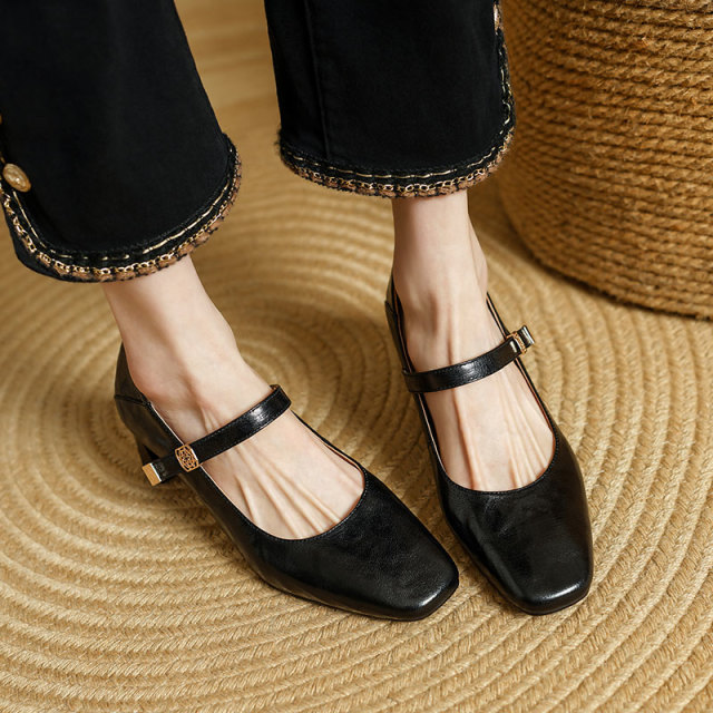 11797572.Hanychen头层羊皮方头粗跟一字扣带浅口玛丽珍单鞋