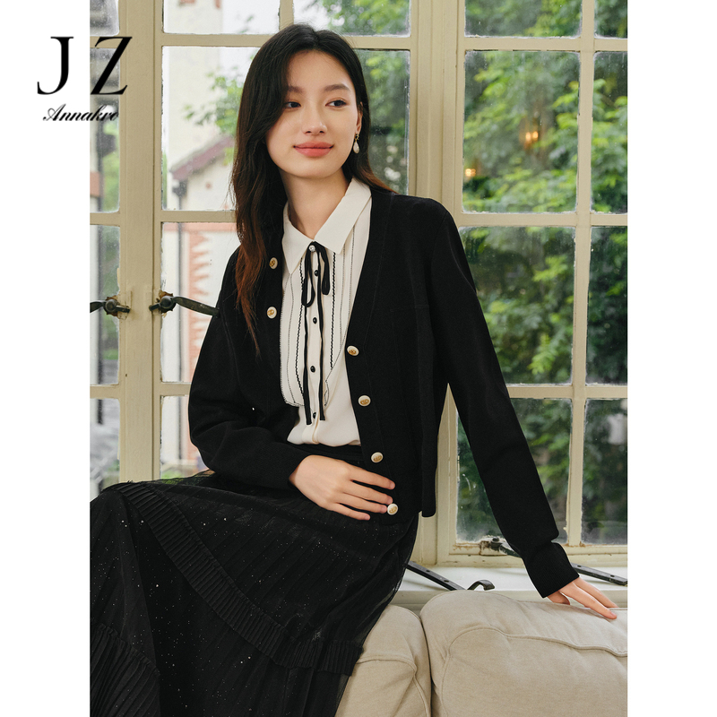 11797048.玖姿安娜蔻简雅百搭宽松落肩纽扣短款开衫毛衫女2024春季新款