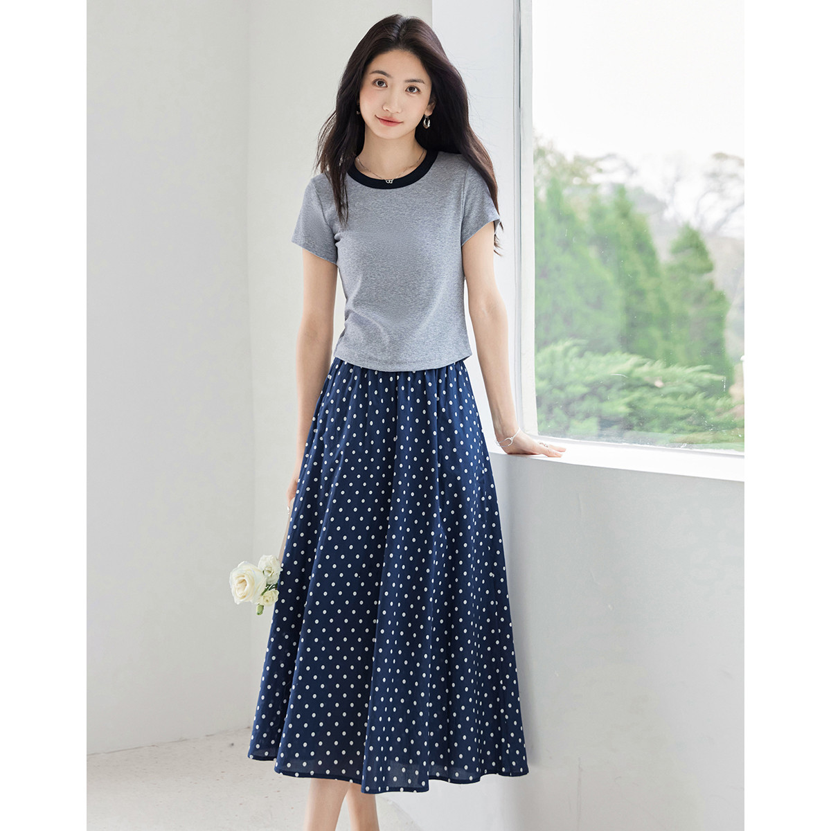11959536.【2025夏日穿搭】设计感小众时尚气质显瘦短袖T恤+半身裙女式套装