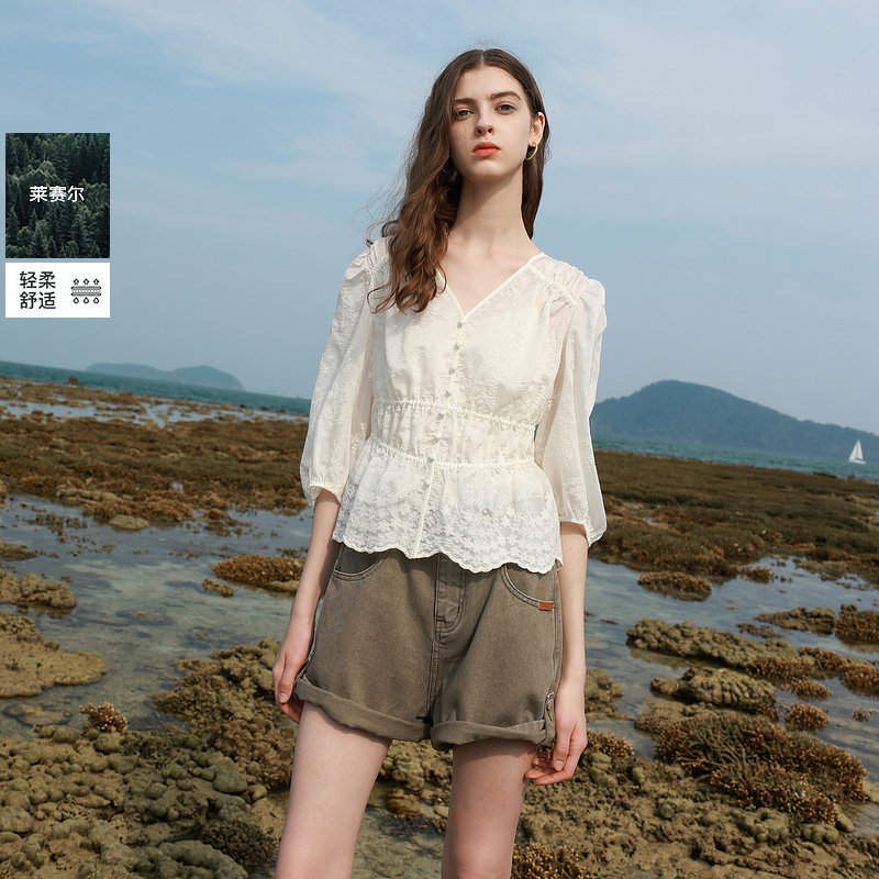 11765713.三彩ibudu2025夏季新款七分袖V领莱赛尔绣花衬衣收腰小衫上衣女