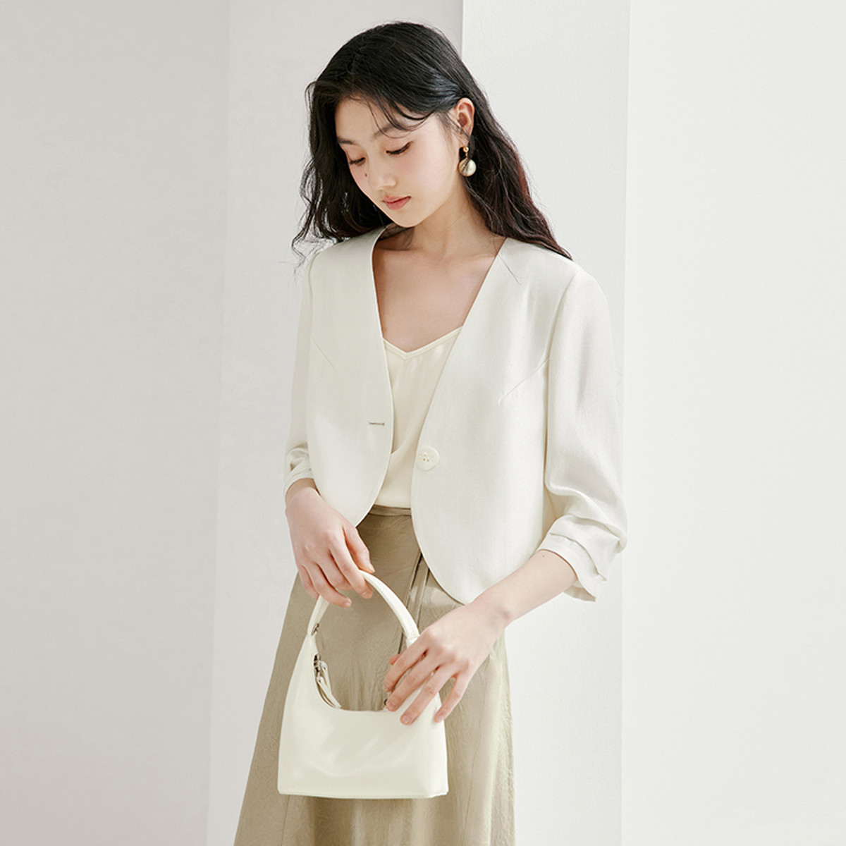 11993535.2025夏装v领小西装外套女高级感轻职场薄款西服上衣