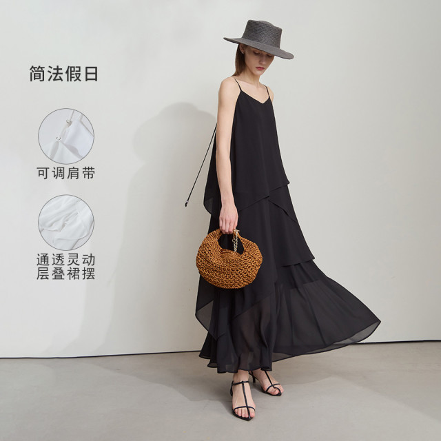 12114686.2025夏极简温柔风层叠裙摆宽松吊裙长款雪纺连衣裙女度假裙子