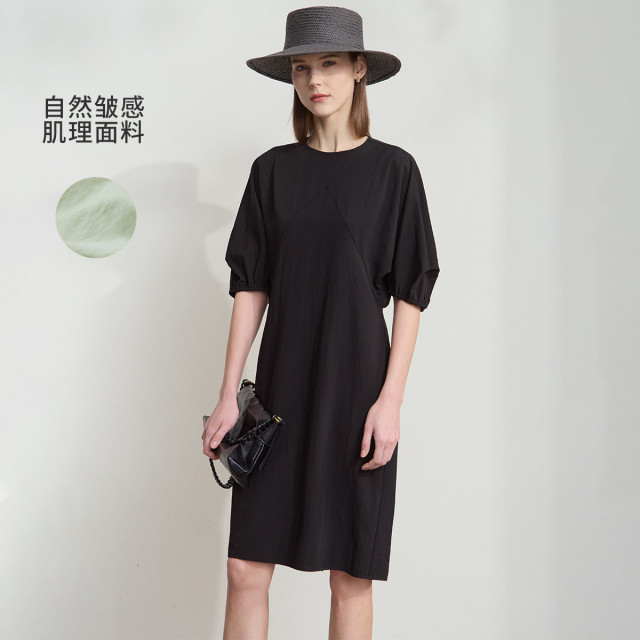 12114493.新款优雅复古减龄圆领灯笼袖连衣裙女收腰开叉小黑裙