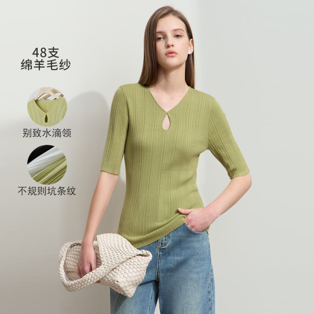 12114508.新款优雅水滴领中袖毛针织衫女不规则坑条修身显瘦上衣