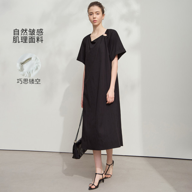 12114484.新款休闲荡领插肩袖短袖连衣裙女褶皱肌理宽松小黑裙子