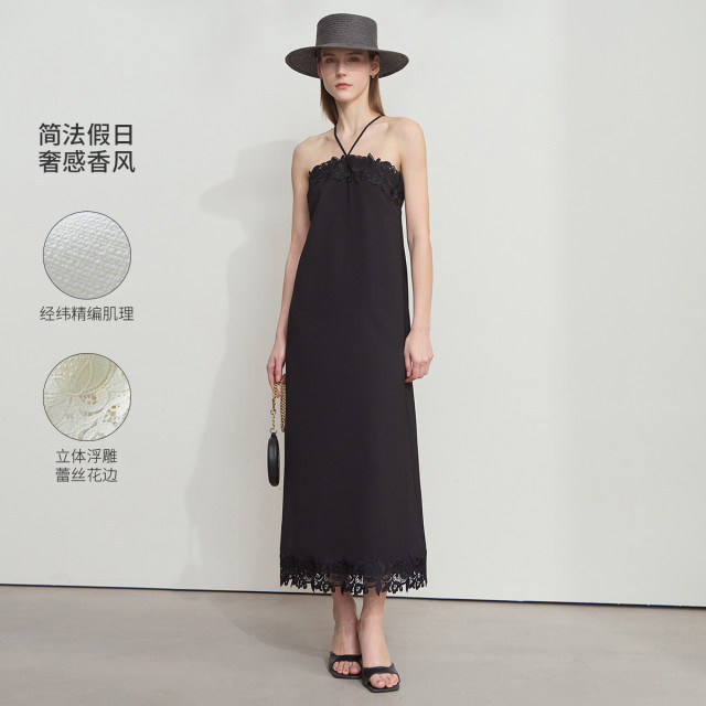 12114460.2025夏款极简纯色露肩长款无弹吊带抹胸花边A摆连衣裙