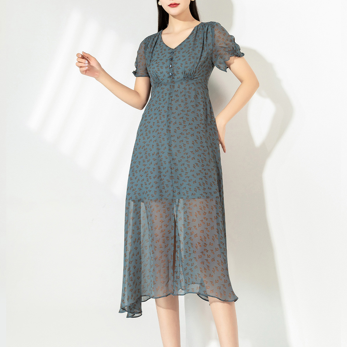 12193278.【清仓特卖】【小碎花雪纺裙】夏季法式V领单排扣仙女裙收腰中长款连衣裙