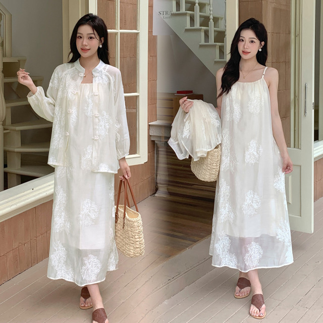 12083234.兔妈中国风刺绣两件套连衣裙孕妇装夏季新款吊带裙时尚感大码孕妇裙子
