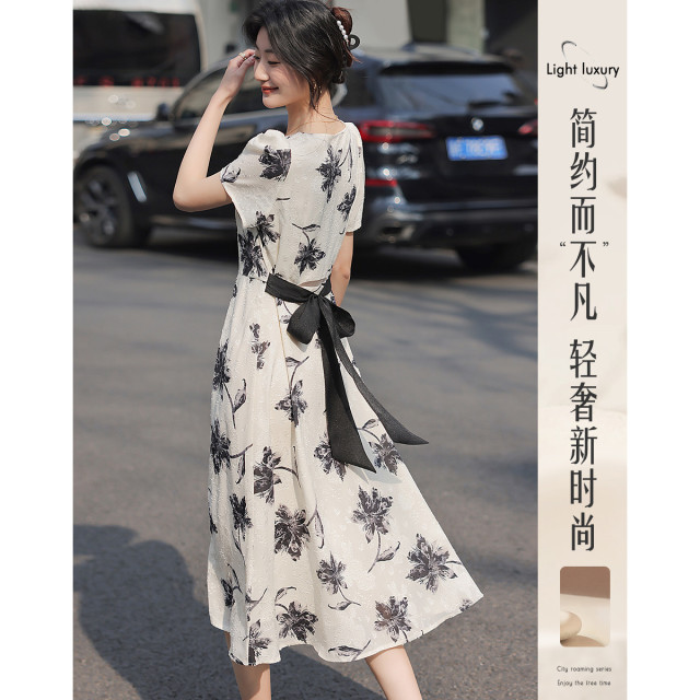 12115243.法式串珠方领印花时尚优雅修身短袖连衣裙女