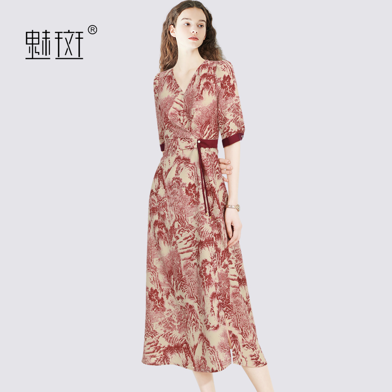 12109604.魅斑新中式山水画印花V领连衣裙礼服裙