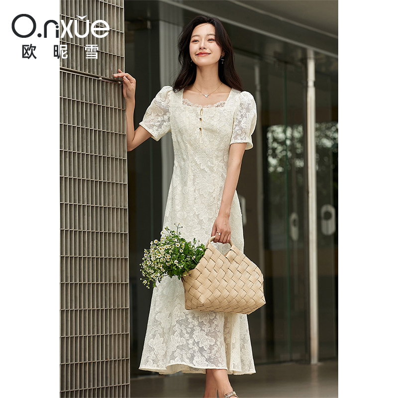 12122805.欧昵雪【法式浪漫淑女风裙子】甜美花边拼接方领蕾丝连衣裙女