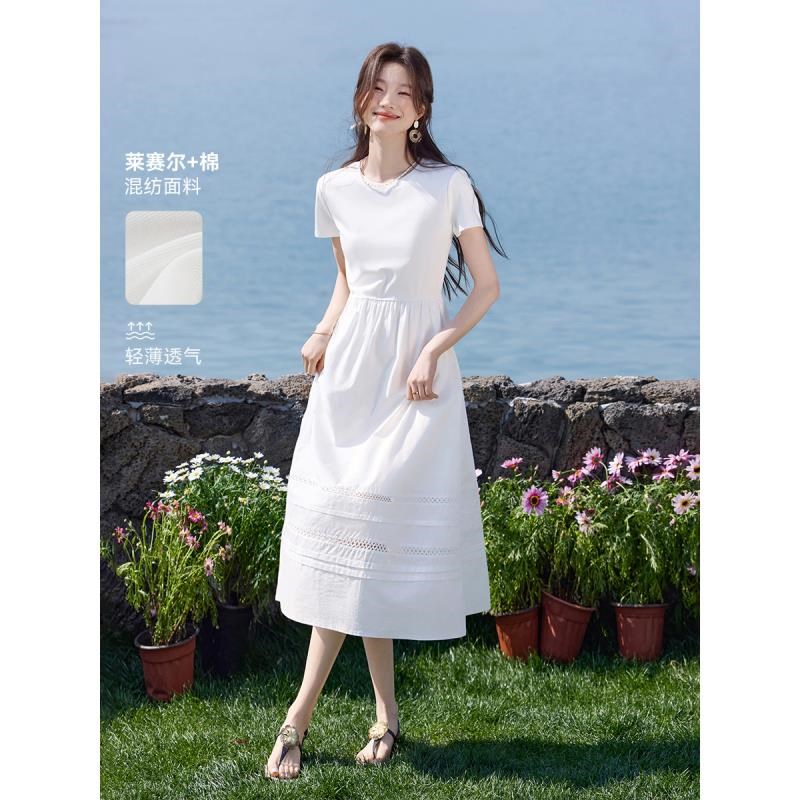 12142773.【沫晗依美】【悠享假日小白裙】拼接设计感镂空花边伞摆连衣裙