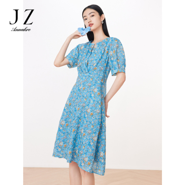 12158086.JZ玖姿洋气蓝色轻熟优雅风印花收腰苎麻中长款连衣裙春夏新款