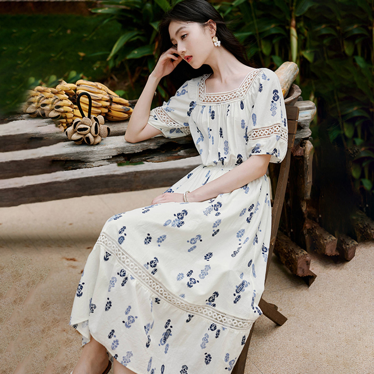 12193323.2025夏装度假风碎花方领连衣裙女镂空泡泡袖波西米亚裙子
