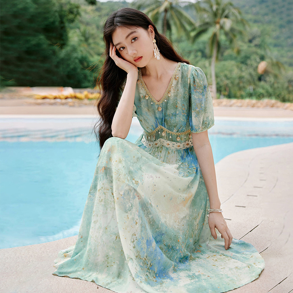 12193330.2025夏装海边度假晕染连衣裙女民族风波西米亚v领雪纺裙