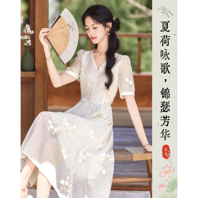 12259181.【2025夏日穿搭】设计感薄纱刺绣连衣裙女