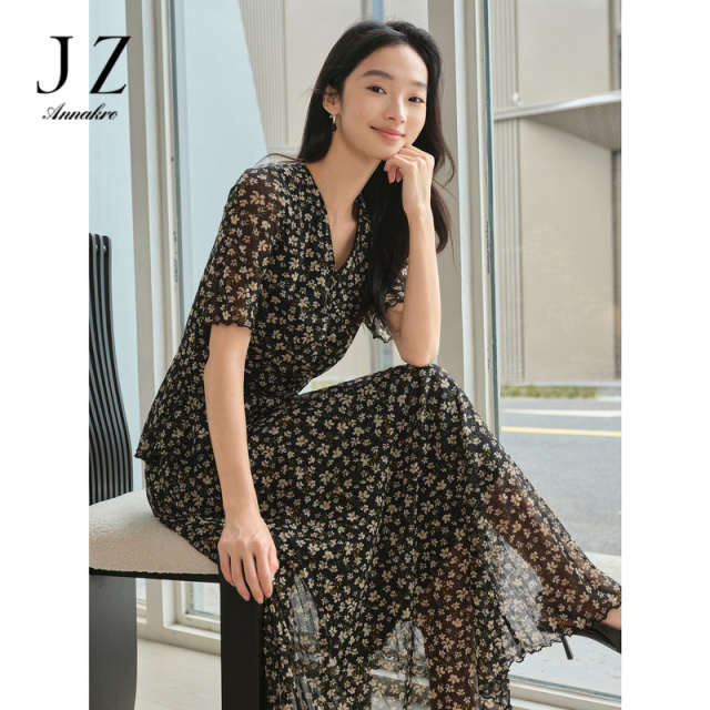 12237241.玖姿安娜蔻温柔感荷叶边印花抽褶收腰修身单上衣女夏季新款