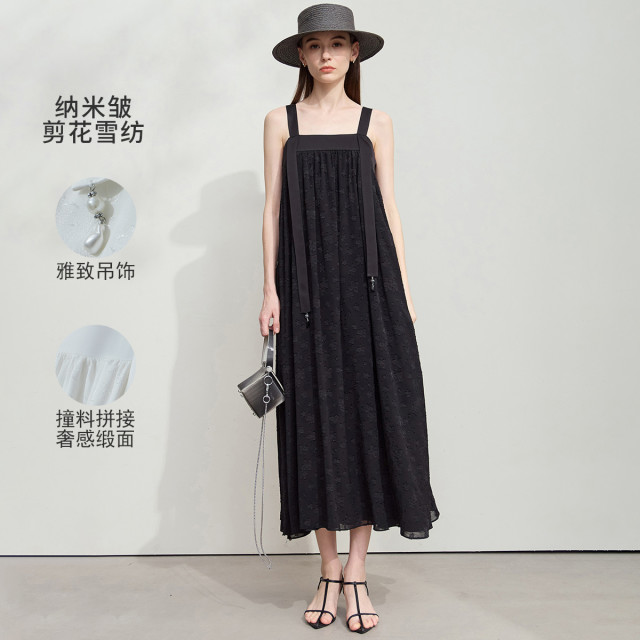 12341824.新款度假风撞料拼接缎面宽松连衣裙女小吊带背心裙