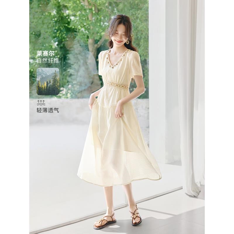 12268094.【沫晗依美】【夏日波西序曲】度假风蕾丝拼接贝壳流苏V领气质短袖连衣裙