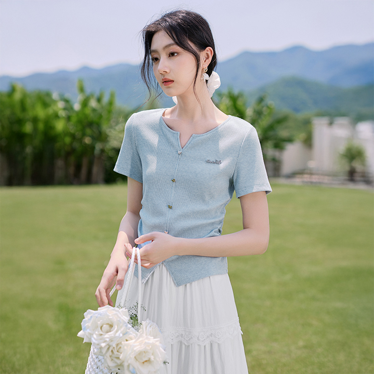 12325619.2025夏装浅t恤女短袖正肩开叉漂亮独特掐腰上衣小衫