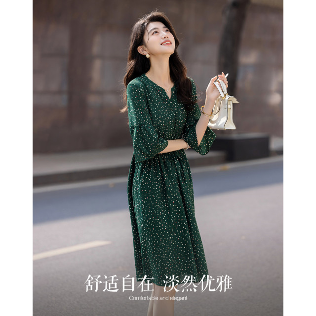 12339421.【自在逐风】夏季飘逸复合丝花瑶印花抽绳系带荷叶袖宽松女连衣裙