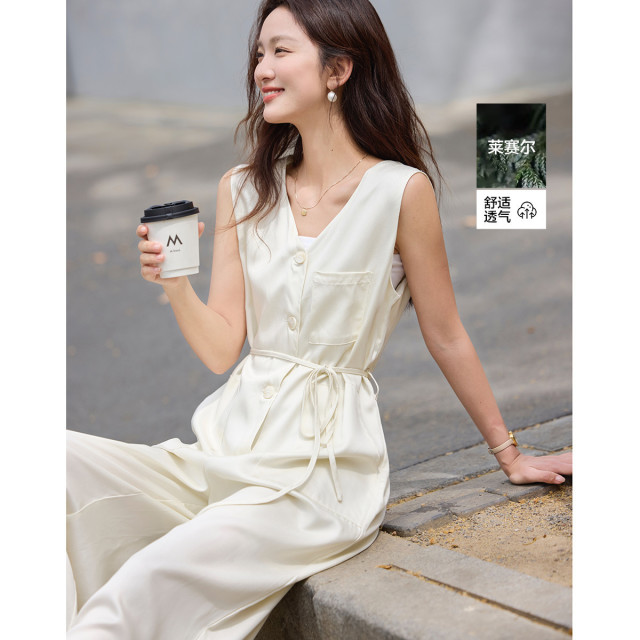 12326968.【清爽型100莱赛尔】夏季自然轻薄V领纽扣宽松遮肉女式连体裤