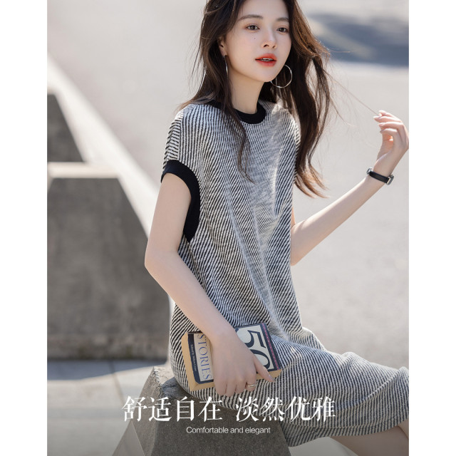 12341118.【含温柔云氧棉】夏季舒适松弛风圆领连肩宽松女式细闪针织连衣裙