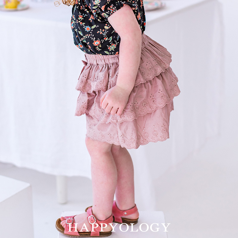 12314974.happyology英国女童分层花边短裤夏季女宝宝英伦风可爱镂空刺绣裤