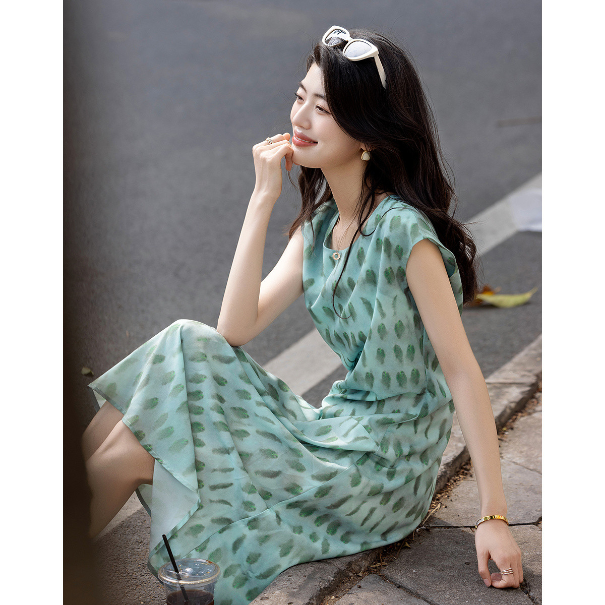 12340581.【45度斜裁工艺】夏季港风圆领印花包袖收腰修身A字女式连衣裙