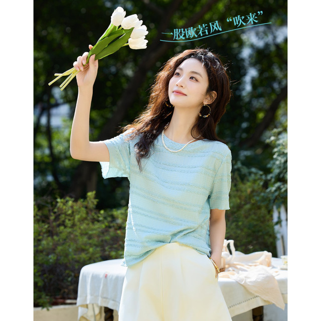 12339117.【淡彩欧若风】夏季肌理感立体针织短袖打底衫弹力藏肉女式t恤