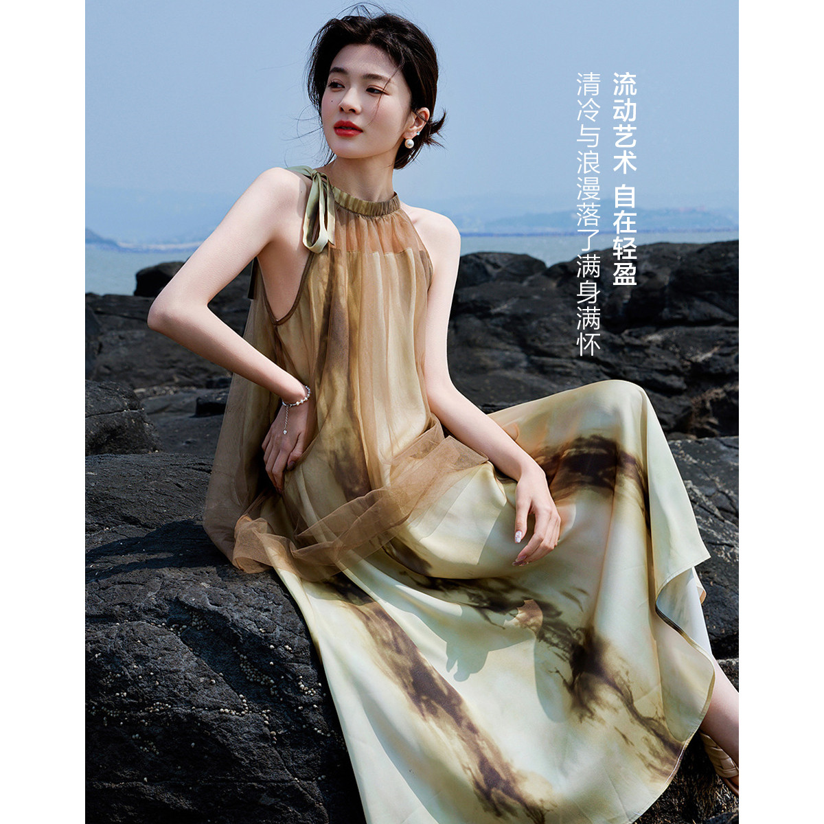 12339040.【欧若度假风】夏季挂脖式系带露肩拼接无腰线A字女式连衣裙