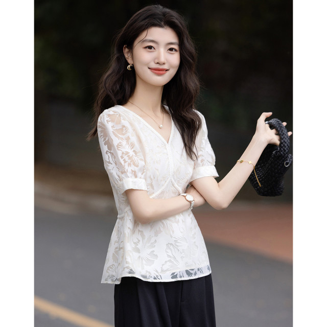 12330852.【温柔穿搭】夏季淑女风V领高腰线衬衫立体镂空泡泡袖衬衣女上衣