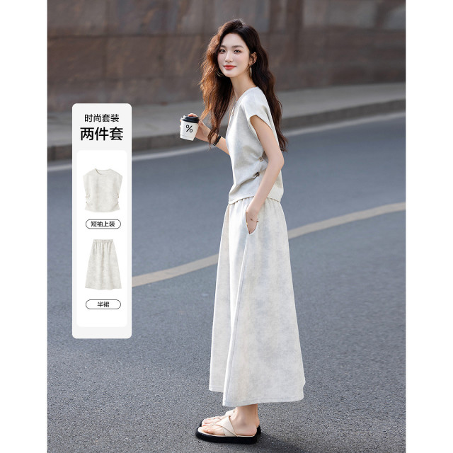 12349023.【晕染套装】夏季气质圆领飞飞袖上衣抽褶钉扣伞裙女式两件套