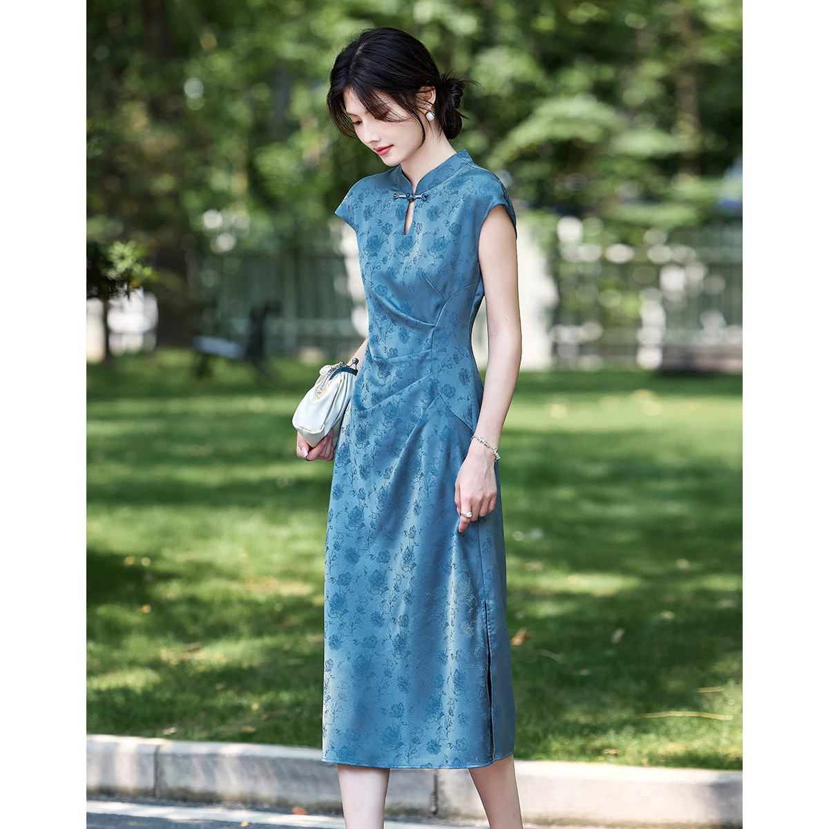 12354550.【2025夏日穿搭】设计感小众时尚气质国风提花显瘦小个子连衣裙