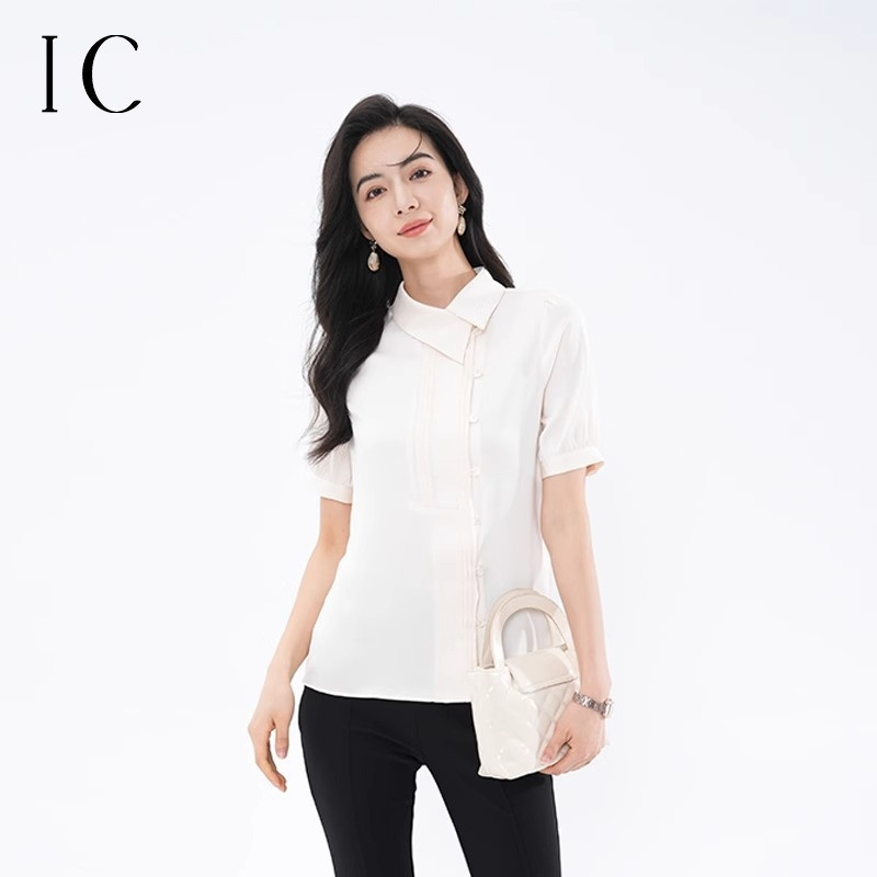 12360208.设计感塔克褶斜翻领通勤衬衫上衣年新款女轻奢休闲高级感衬衣