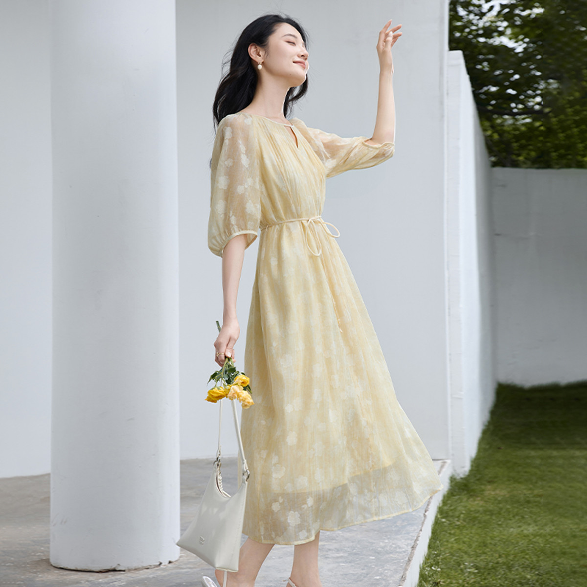 12387116.2025夏秋款通勤连衣裙女简单大方气质泡泡袖印花中长裙