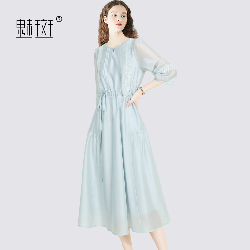 12365332.魅斑蕾丝拼接五分袖连衣裙圆领系带裙子