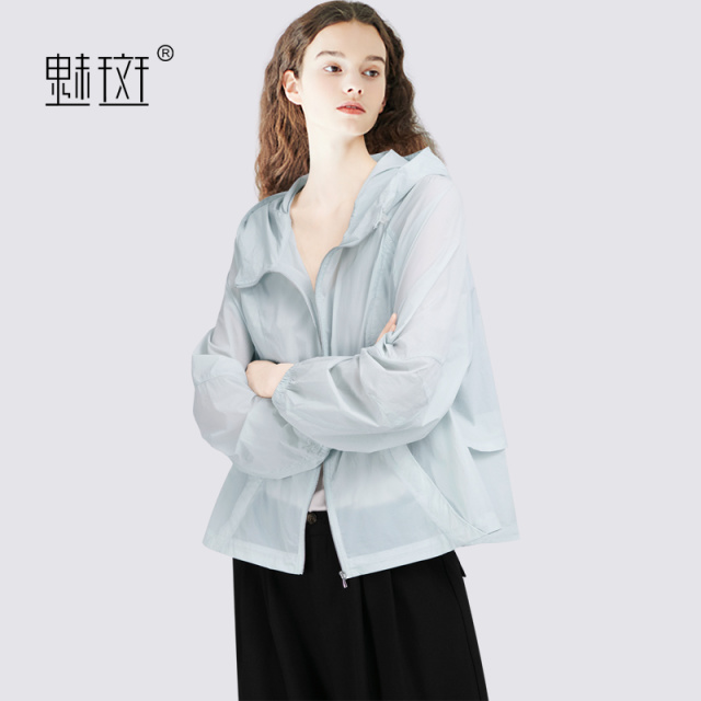 12380389.魅斑连帽短外套户外穿搭上衣