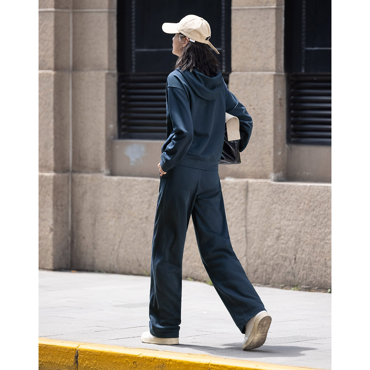 12393328.【藏青色休闲套装】秋高领连帽卫衣+直筒休闲裤基础简约