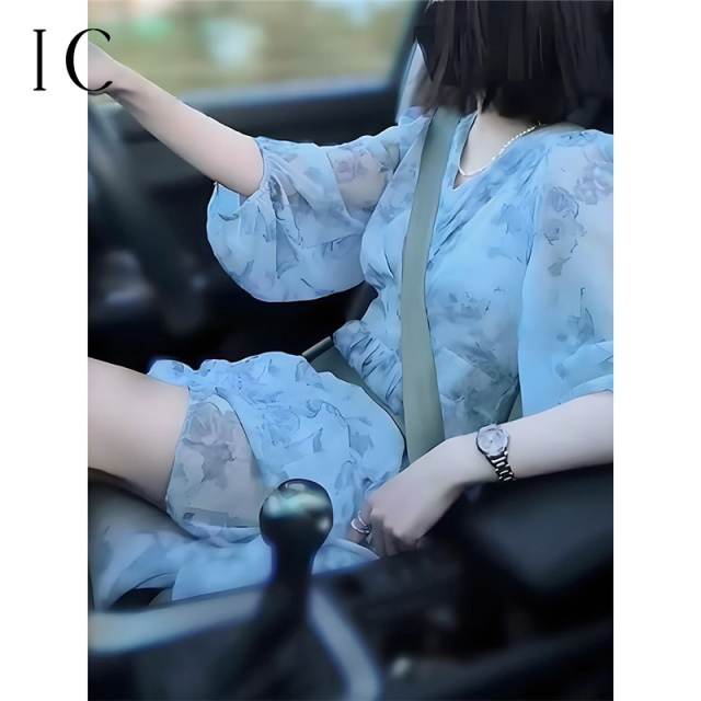 12428846.法式气质小个子显高显瘦独特碎花印花显瘦遮肚五分袖中长款裙