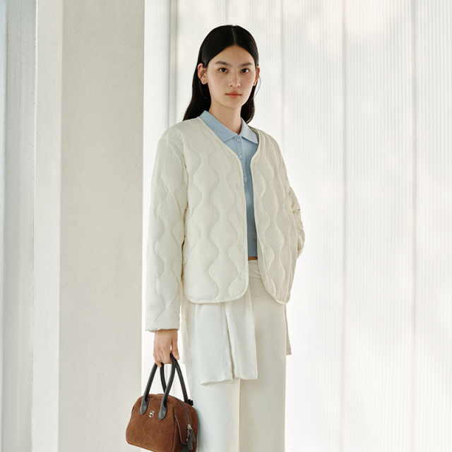 12428360.艾莱依春秋轻薄羽绒服女士短款时尚显瘦内胆波浪纹外套可露丽