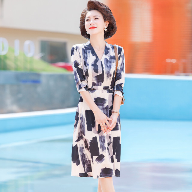 12452603.中老年女装夏季九分袖连衣裙阔太太薄款V领裙子妈妈夏装气质长裙