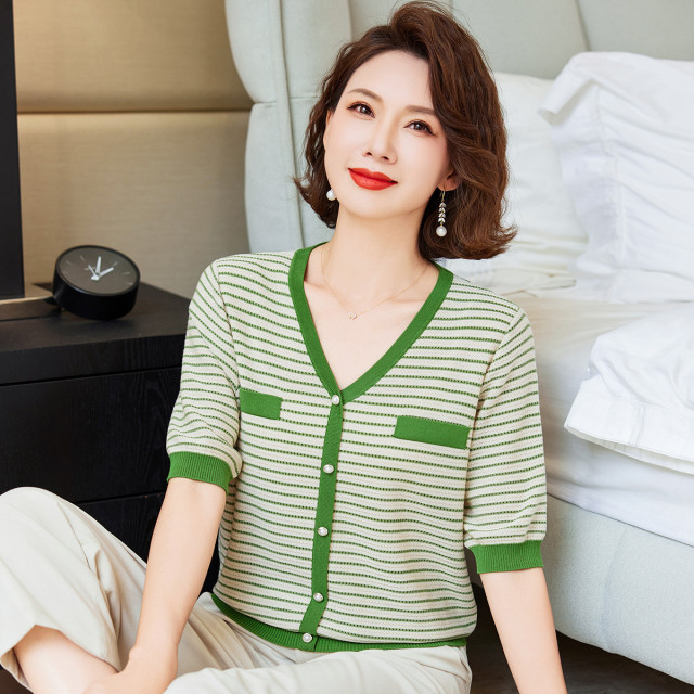 12452658.中年妈妈夏装t恤条纹针织小衫洋气中老年女装宽松上衣服