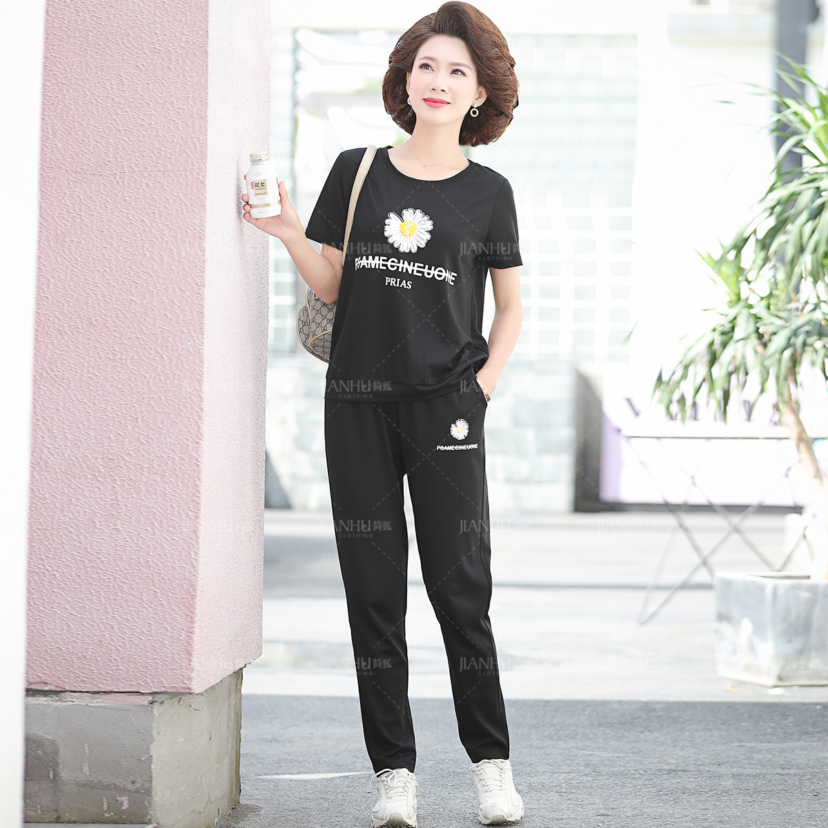 12455105.年轻妈妈新款夏装短袖T恤两件套40岁50中老年女薄款休闲套装